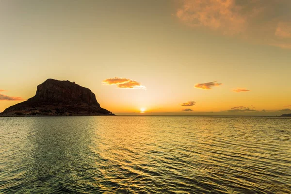 Isla de Monemvasia por la mañana, Grecia — Foto de Stock