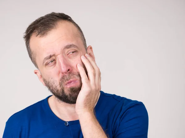 Uomo con dolore ai denti — Foto Stock