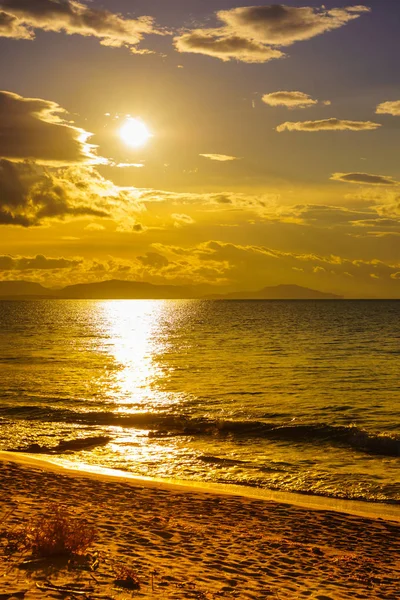 Sonnenuntergang oder Sonnenaufgang über der Meeresoberfläche — Stockfoto