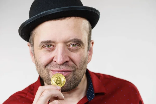 Man having bitcoin coin — Stock Photo, Image