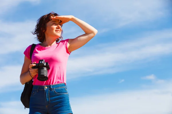 Erwachsene Frau beim Fotografieren — Stockfoto