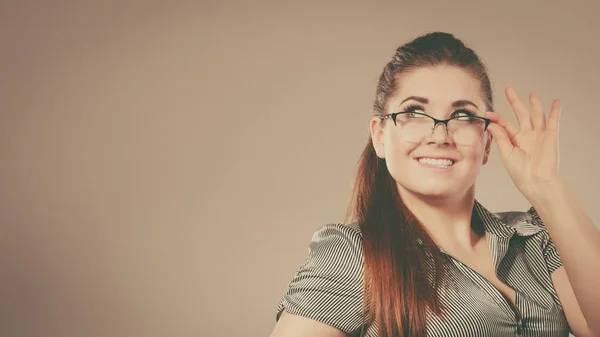 Happy business woman wearing eyeglasses and shirt — Stock Photo, Image