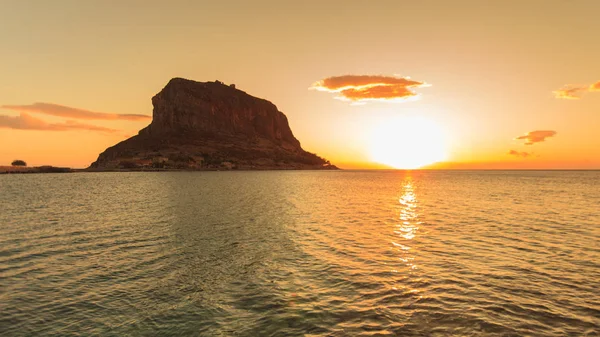 Isla de Monemvasia por la mañana, Grecia — Foto de Stock