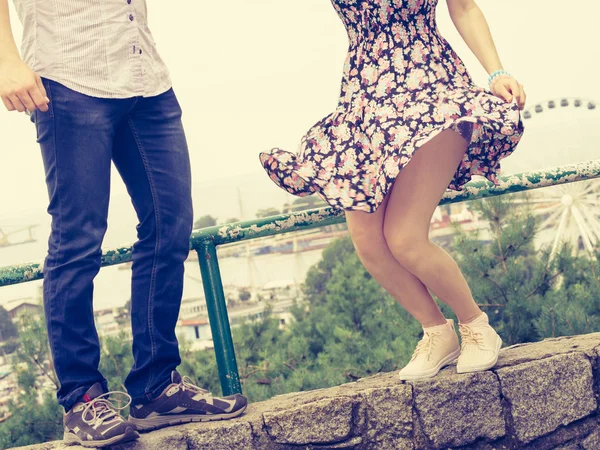 Paar hat Date mit Blick auf Aussicht — Stockfoto