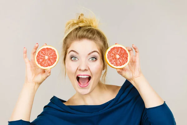 Happy smiling woman holding red grapefruit — Stock Photo, Image