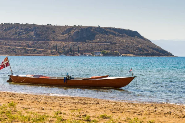 Canoa kayak en la orilla del mar —  Fotos de Stock