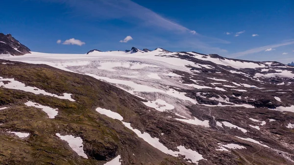 Βουνά με το χιόνι και παγετώνες. Sognefjellet Road, Νορβηγία — Φωτογραφία Αρχείου