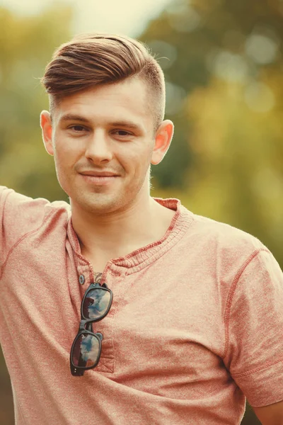 Relaxed man in park. — Stock Photo, Image