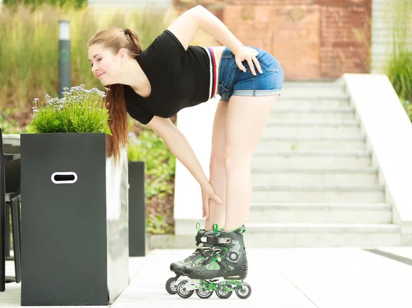 Young woman riding roller skates — Stock Photo, Image