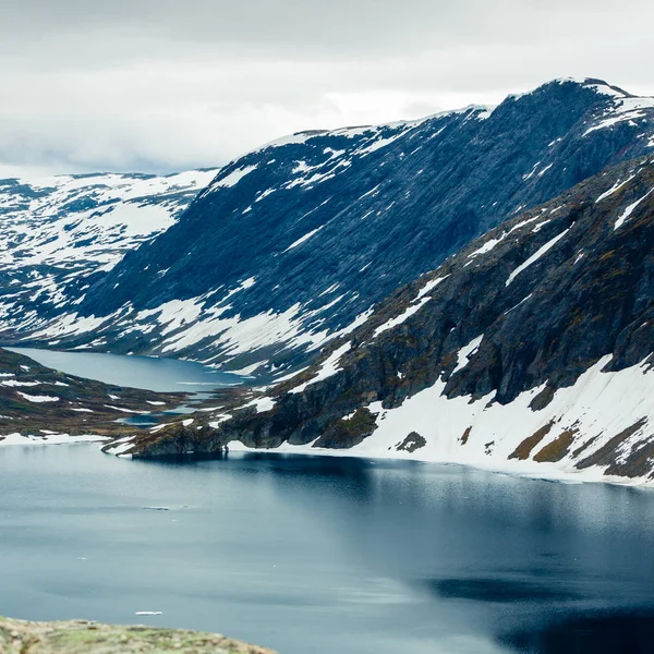 Lago Djupvatnet, Noruega — Fotografia de Stock