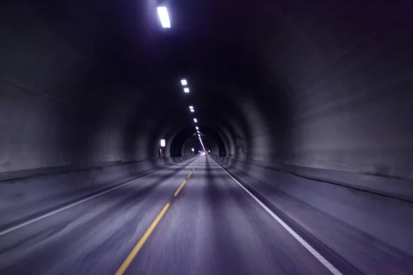 Route tunnel vide avec flou de mouvement, Norvège — Photo