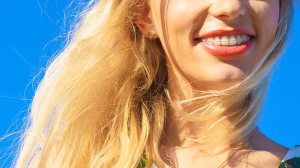 Close up van vrouw lippen — Stockfoto