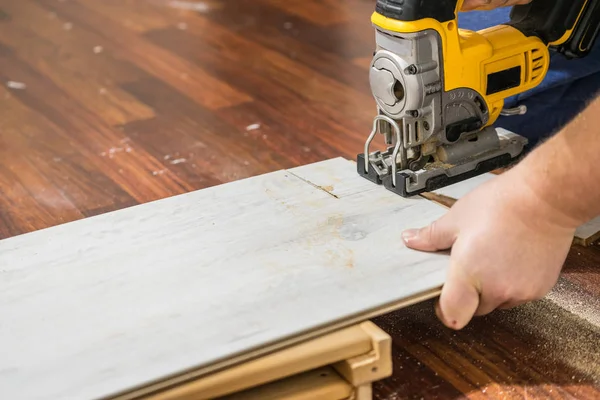 Person cutting floor panels — Stock Photo, Image