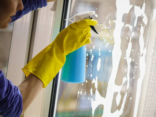 Woman cleaning window at home — Stock Photo, Image