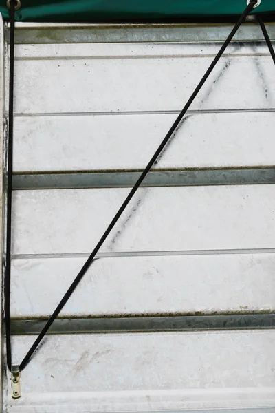 Black single safety link string on white tinware — Stock Photo, Image