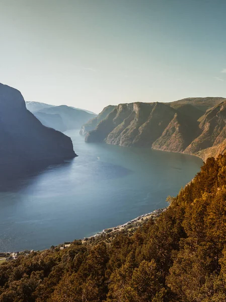 Fjorden landskap Aurlandsfjorden i Norge — Stockfoto