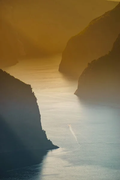 Paysage du fjord au coucher du soleil, Norvège — Photo