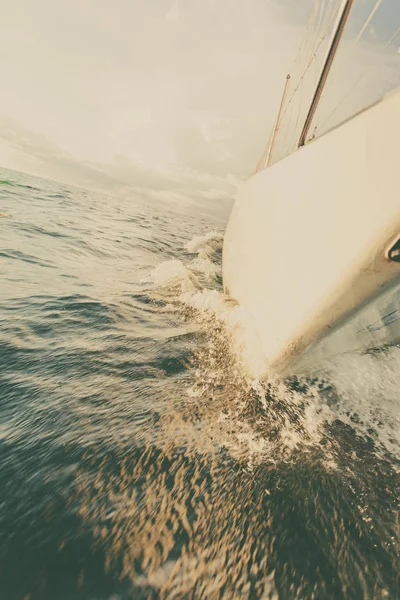 Yachting on sail boat bow stern shot splashing water — Stock Photo, Image