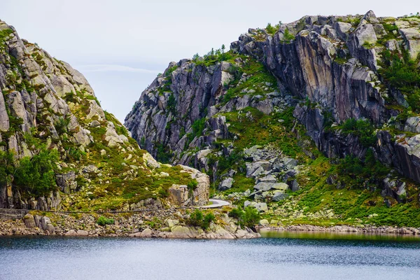 Lago nas montanhas Noruega — Fotografia de Stock