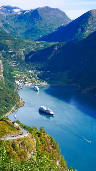 峡湾 geirangerfjord 与渡轮, 挪威. — 图库照片