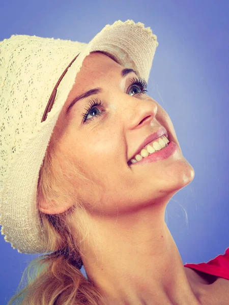 Mutlu turist sarışın kadın Closeup — Stok fotoğraf