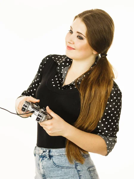 Gamer mujer sosteniendo juego pad — Foto de Stock