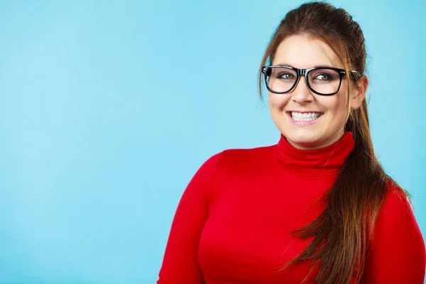 Empresaria con anteojos y cuello de tortuga — Foto de Stock