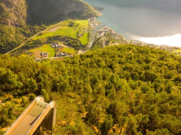 Toeristische fjord uitzicht op Stegastein oogpunt Noorwegen — Stockfoto