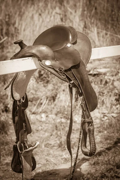 Dettagliato primo piano sella cavallo con staffa — Foto Stock