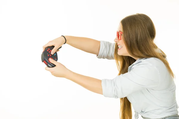 Vedere de profil a femeii care joacă jocuri video — Fotografie, imagine de stoc