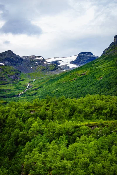 Buz buzulları ile dağlar, Norveç — Stok fotoğraf