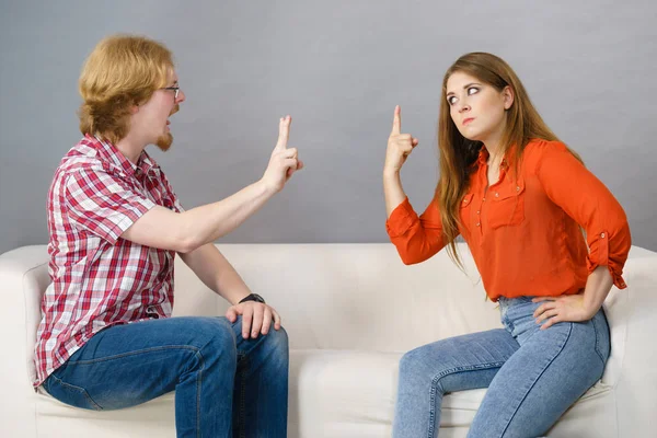 Man and woman having fight — Stock Photo, Image