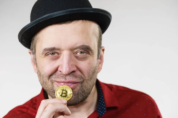 Man having bitcoin coin — Stock Photo, Image