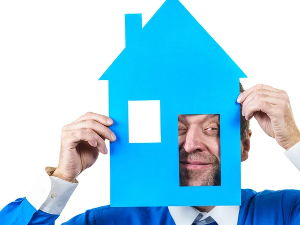 Człowiek gospodarstwa dom niebieski model — Zdjęcie stockowe