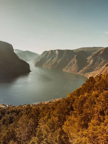 Paysage du fjord Aurlandsfjord en Norvège — Photo
