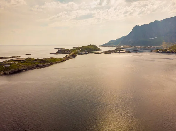 Fiorde e montanhas paisagem. Lofoten Islands Noruega — Fotografia de Stock