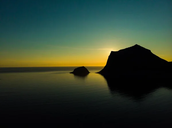 Paisaje marino en la isla de Vestvagoy, Lofoten Noruega — Foto de Stock