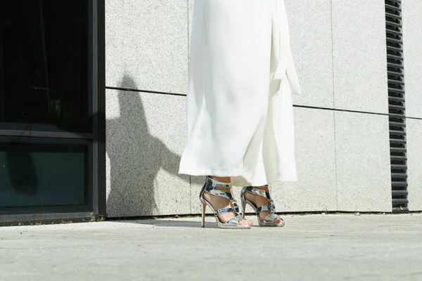 Mujer con tacones altos y culottes —  Fotos de Stock