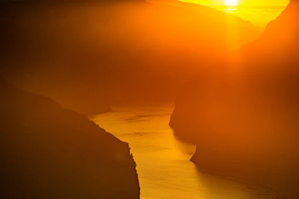 Sunset, Norveç 'te Fjord Landscape — Stok fotoğraf