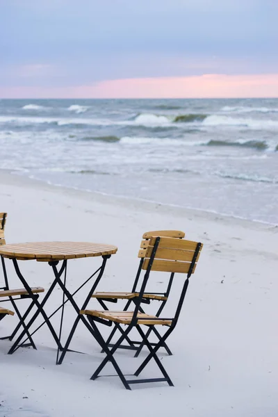 Avkoppling plats på sandstrand — Stockfoto