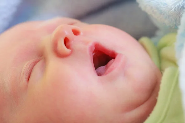 Closeup of newborn baby face, mouth open — Stock Photo, Image