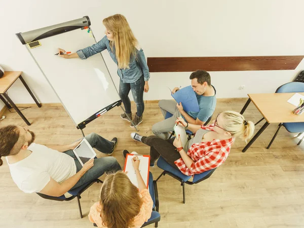 Groep mensen studenten werken samen — Stockfoto