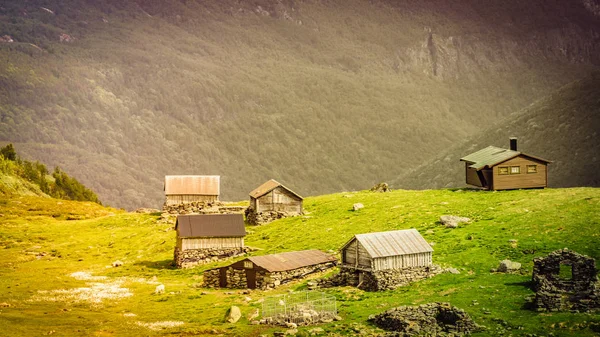 Montanha norueguesa fazenda de verão — Fotografia de Stock