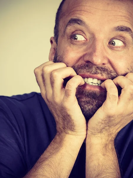 Homem a morder as unhas — Fotografia de Stock