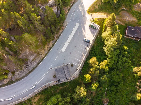 斯特加施泰因观景挪威的道路和停车区。鸟瞰 — 图库照片