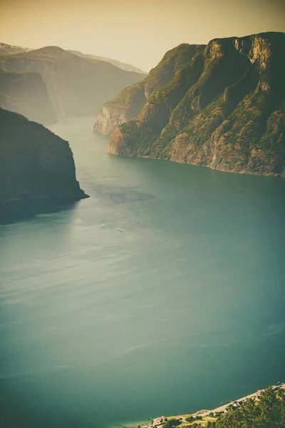 Paisaje de fiordos Aurlandsfjord en Noruega —  Fotos de Stock