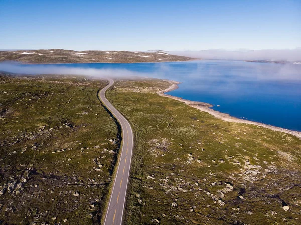 Attraversamento stradale Hardangervidda plateau, Norvegia. Vista aerea . — Foto Stock
