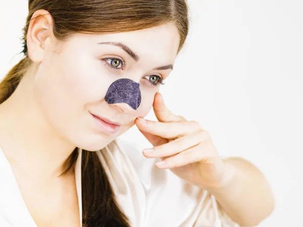 Woman applying pore strips on nose — Stock Photo, Image