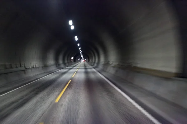 Route tunnel vide avec flou de mouvement, Norvège — Photo