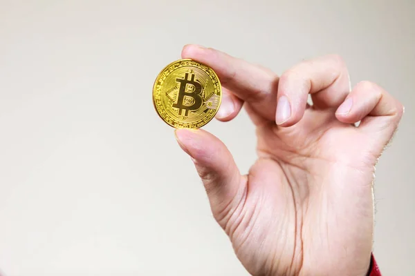 Man hand holding golden bitcoin — Stock Photo, Image